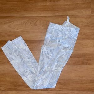 LIKE NEW Full length lululemon leggings